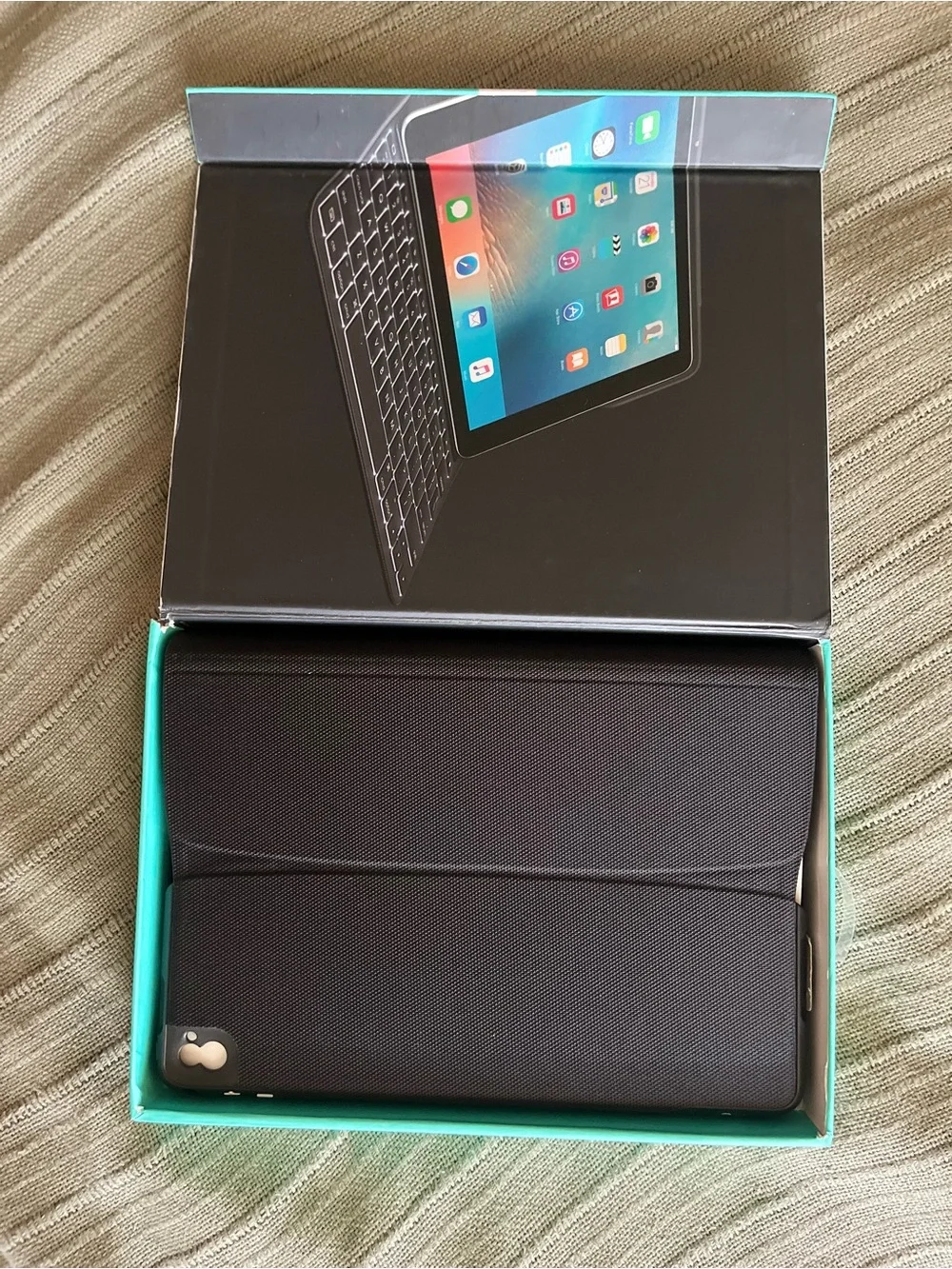 Logitech CREATE Keyboard Case for iPad Pro in Black